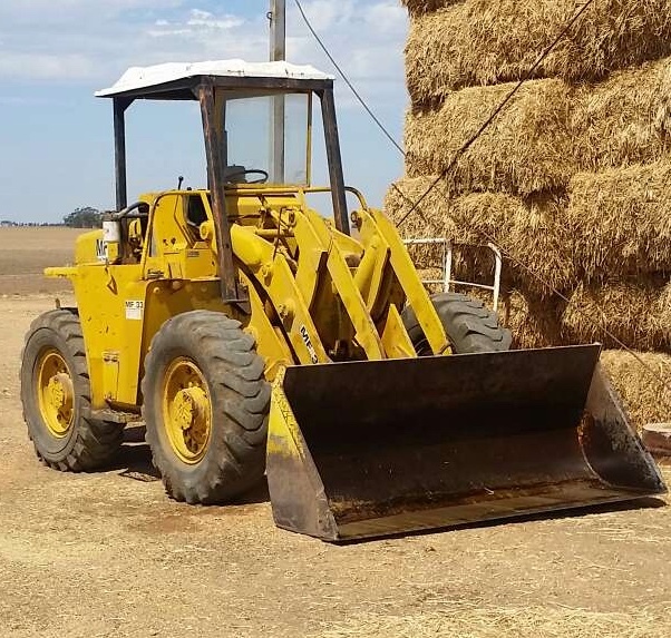 Massy Ferguson Front End Loader With Bucket & Hay Forks. Farm Tender